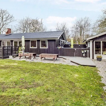 4 Star Holiday In Roslev